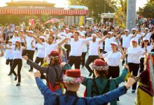 Balıkesir haber | Bandırma Cumhuriyet Meydanı'nda harmandalı gösterisi