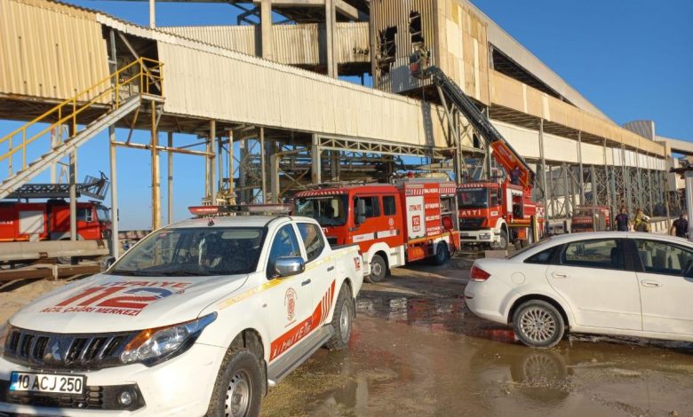 Son dakika haberi! Balıkesir'deki gübre fabrikasında çıkan yangın söndürüldü