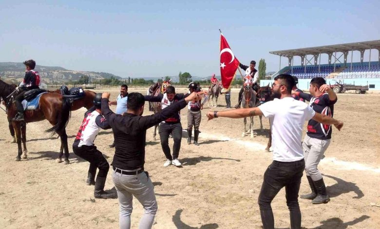 Uşak haber... Atlı Ciritte Şampiyon Uşak Binicilik İhtisas Takımı oldu