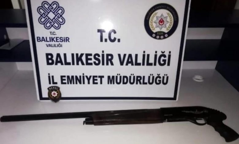 Son dakika haber... Balıkesir'de polis 85 aranan şahsı gözaltına aldı