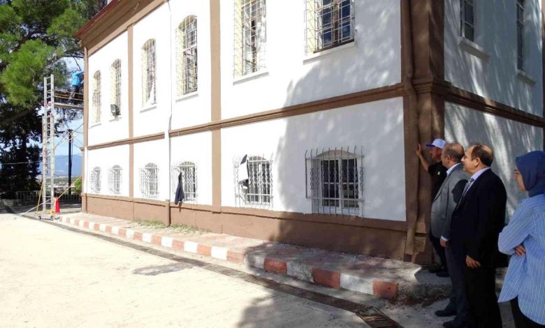 Balıkesir haberleri | Tarihi okul binası Balıkesir Büyükşehir Belediyesi tarafından bakım yapılıyor