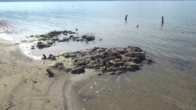 Erdek'te deniz çekildi, antik liman ortaya çıktı