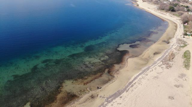 Erdek'te deniz çekildi, antik liman ortaya çıktı