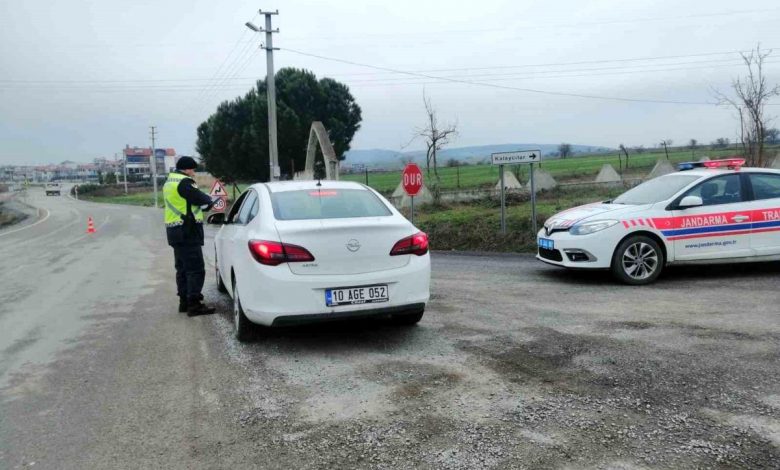 Balıkesir'de polis ve jandarmadan 160 şahsa operasyon