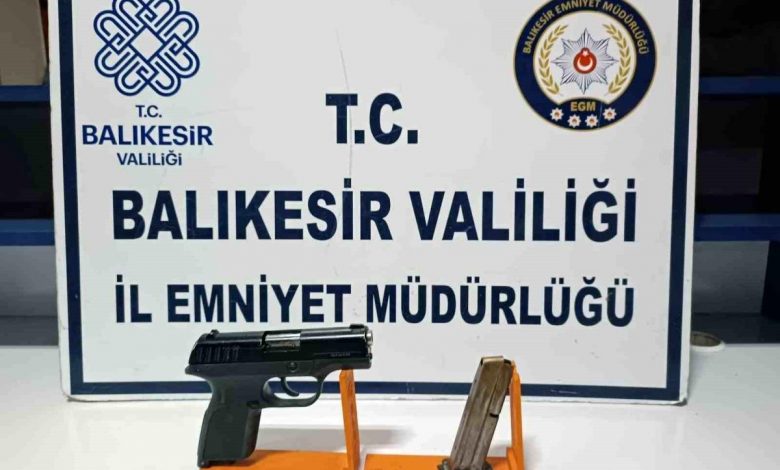 Balıkesir'de polis 50 aranan şahsı yakaladı