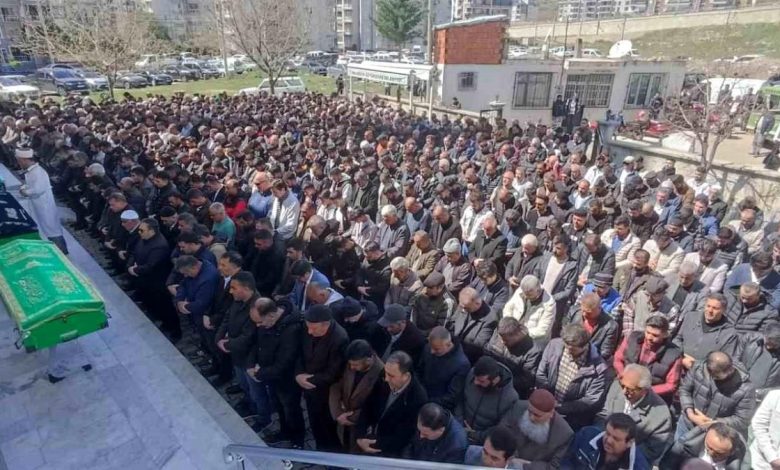 Kazada ölen baba oğul birlikte son yolculuğuna uğurlandı