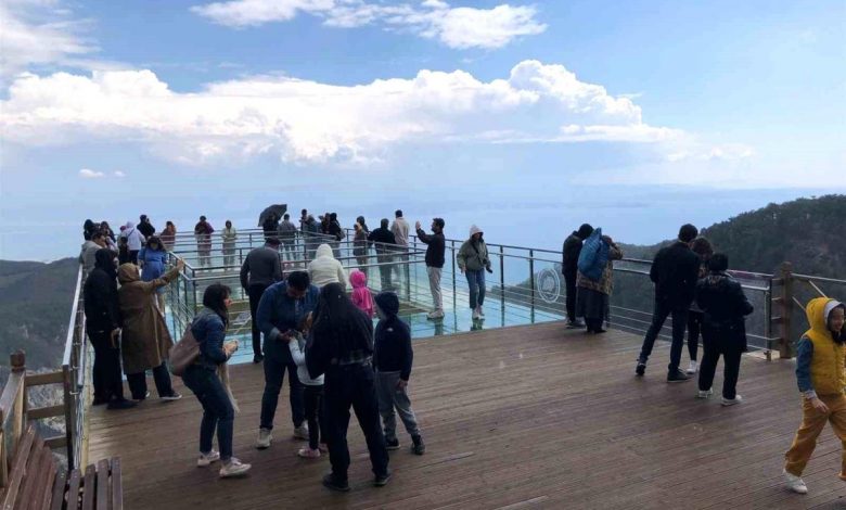 Cam Seyir Terası'na yoğun ilgi