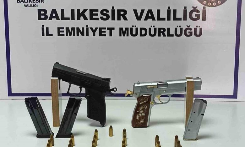 Balıkesir'de polis 40 aranan şahsı yakaladı